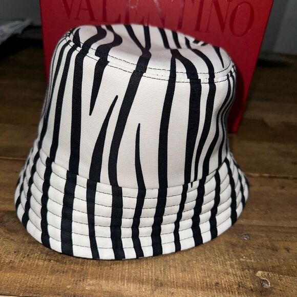 Valentino Garavani Rockstud Bucket Hat